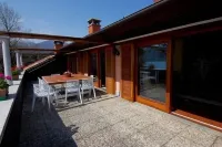 STUNNING LARGE APARTMENT WITH VIEW, GARDEN AND DIRECT ACCESS TO LAKE ORTA