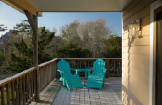 Family beach cottage poised between the ocean, hiking, biking, eateries & shops