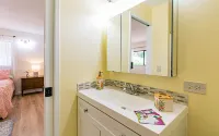 Three-Bedroom Hawaiiana. Visit Volcanoe & More!