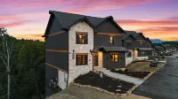6-Bed Cabin w/ Indoor Pool & Game Room – Sleeps 22