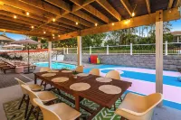 Spacious Villa with Heated Pool, Golf, Game Room, Basketball, Pool Table, Bikes