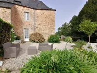 Propriété Familiale de Caractère, Dans un Manoir Breton