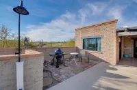 Los Ocotillos Villa with Private Pool in the Heart of Wickenburg! Hotels near The Jail Tree