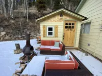 Adorable Cottage in National Forest -- hiking & climbing steps from your door!