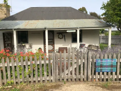 Davidson's Cottage Penola: Open fire, AC, Wifi, SMART TV, Garden Pet Friendly
