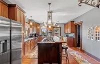 Historic 200 year old 3-bedroom log house with WiFi and AC in charming Winesburg
