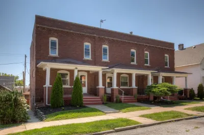 3507 Fabulous Midtown Townhome! Walk to TWO entertainment districts! โรงแรมใน