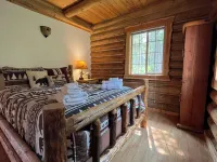 1 BR+ Loft, Log Cabin With Lakeview, Sleeps 4, 5 mins to Glacier Hotels in der Nähe von Lake McDonald