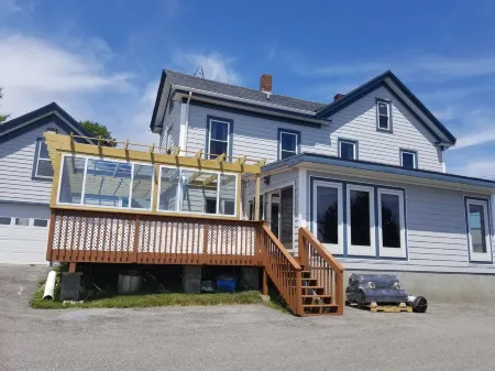 Come enjoy oceanview in a lobsterfishing community at our  Moosabec Reach home. Отели в г. Джонспорт