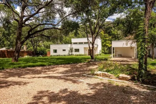 Lake Austin Modern Luxury 200 Feet of Private Lakefront with 2 Docks - en bord de mer