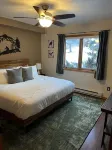 Cozy Condo Close to Everything