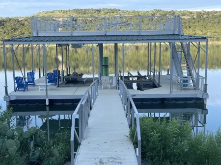 PK-Caddo Bay is a ski/surf/tubing, fishing , bird sanctuary! Starlink internet!