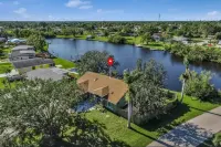 A Waterfront Oasis! Private Pool, Fishing, Gulf Access in Sunny N Fort Myers!
