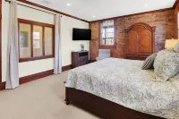 O-Town Loft on Historic 25th Street