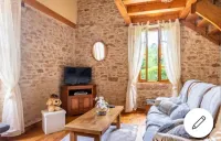 Maison de Charme à la Campagne, Avec Piscine Privée Hotels in Frayssinet-le-Gelat