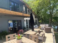 Unique home and 3 level bunkhouse.  Lake of the Ozarks. Accommodate 24 guests! - 4 tähden