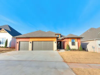 Western-Themed Family Retreat -- Kid-Friendly, Fire Pit, New Build Home Hotels near University of Central Oklahoma