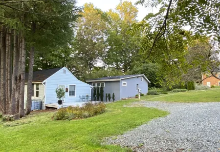 Honey House—beautiful Modern Loft Near with Uva, Monticello and Downtown