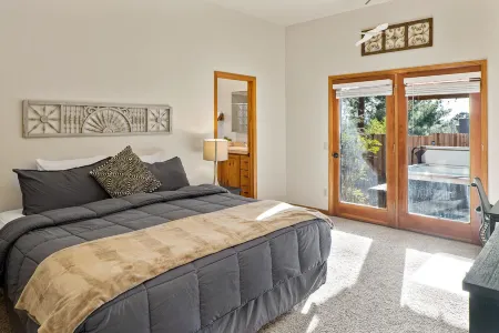 Beautiful Custom Home Steps Away From Red Rock Trails With A Relaxing Hot Tub!