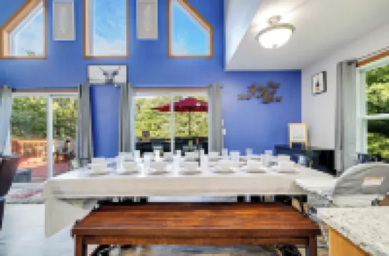 "Pocono Antilia" 7 BR Chalet Sleep 18 w/Hot Tub, Sauna & Game Room