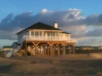 Just Steps to the Ocean, Beachfront, House On the Beach, Minutes from Galveston