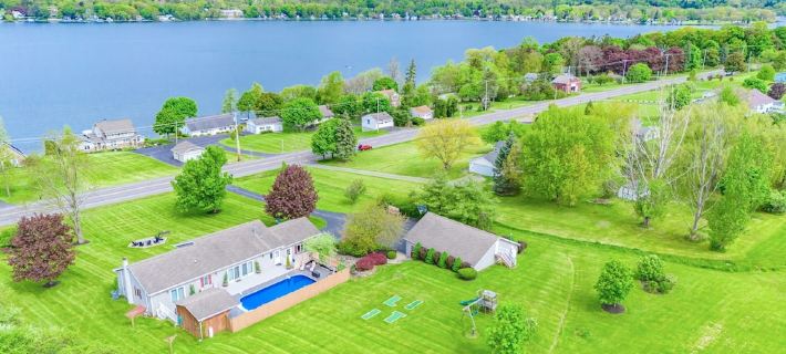 Relaxing Lakeview Retreat! Pool, Hot Tub, Firepit, Gameroom Perfect for Groups, Hotels in Yates County