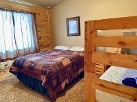 Creekside Cabin With Mountain Views