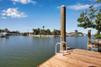 Beautiful 4 Bedroom/3 Bath Home w/Private Pool,40 ft. Dock Near Sombrero Beach!