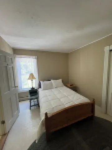 GREAT FOR FAMILIES! 3 MINUTE WALK TO MAIN STREET & 1 MILE FROM WINDHAM SKI MT.