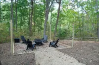 Cozy 2-bedroom cabin with hot tub nestled in the woods of Morgan County