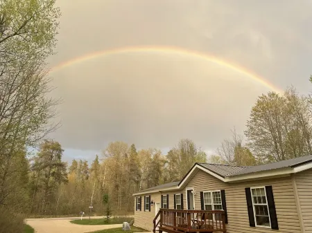 Northwoods getaway - minutes from beach, fishing & trails!