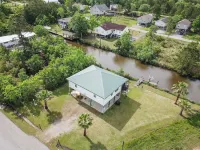 Peaceful Waterfront Summer Escape! Sunshine, King Suite, Private Dock