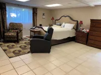 Mid Term Rental West Linn Relaxing Home Walk to Restaurants & Shop Fncd Yard Pet