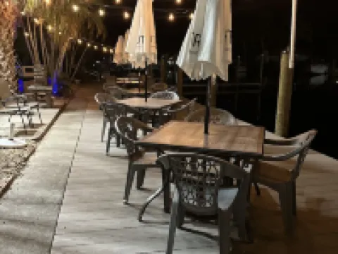 Your Perfect Westcoast Vacation Getaway12 guests, Pool, A beautiful deck!!! Hoteles en Whitfield