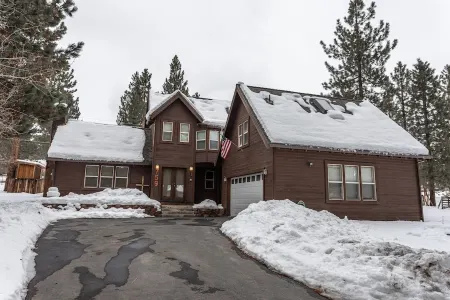 Custom Home In The Lost Sierras w/ Pool Table