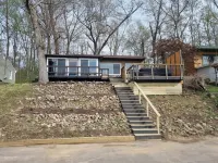 Cozy lakeside home in Three Rivers, great for an outdoorsy bunch!