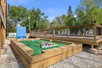 Luxury Lake Geneva House, Heated Pool, 2 Hot Tubs, Sauna, Fire Pit, Photo Zone