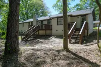 Beautiful 3 BD/2 BA Home with Ping-Pong, Arcade, Grill, and 2 Dining Rooms Hotels in Irmo