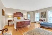 18th century 3-bedroom renovated farmhouse in peaceful Whately with WiFi, AC