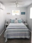 Beautiful newly remodeled cottage - Walk to strip, close to spire