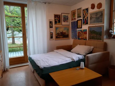 Charming apartment in the Rhine-Main-Region Отели в г. Айхенбюль