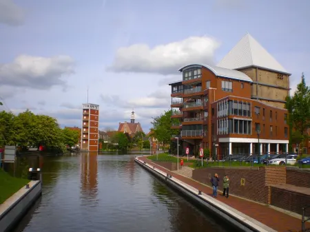 Ruhige Apartment mit Terrasse im Zentrum Emdens Отели рядом с достопримечательностью «Osaka»