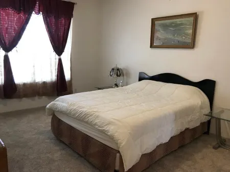 Gorgeous Clean 4 Bedroom Glendale Vacation Home + Wi-Fi