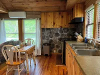 COZY CABIN ON THE CREEK