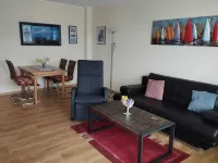 Close to the beach and with sea views, apartment in a quiet, central location فنادق في Gohren