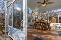 Antique Cottage RARE PRIVATE SAUNA Lighthouse Beach Nearby Trails Firepit