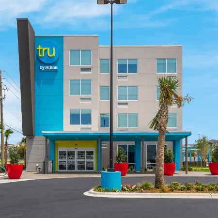 Tru by Hilton Destin Отели рядом с достопримечательностью «Торговый центр "Дестин Коммонс"»