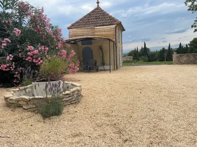 Maison de Charme à Séguret Avec Piscine Privée Hotel in zona Cave Cooperative Seguret Rouaix