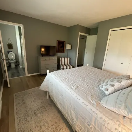 Remodeled Modern 4Br Avon Home with 3 Living Rooms on Large Private Lot/Farm