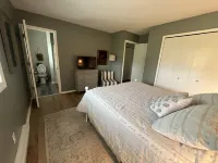 Remodeled Modern 4Br Avon Home with 3 Living Rooms on Large Private Lot/Farm Hotels in Avon